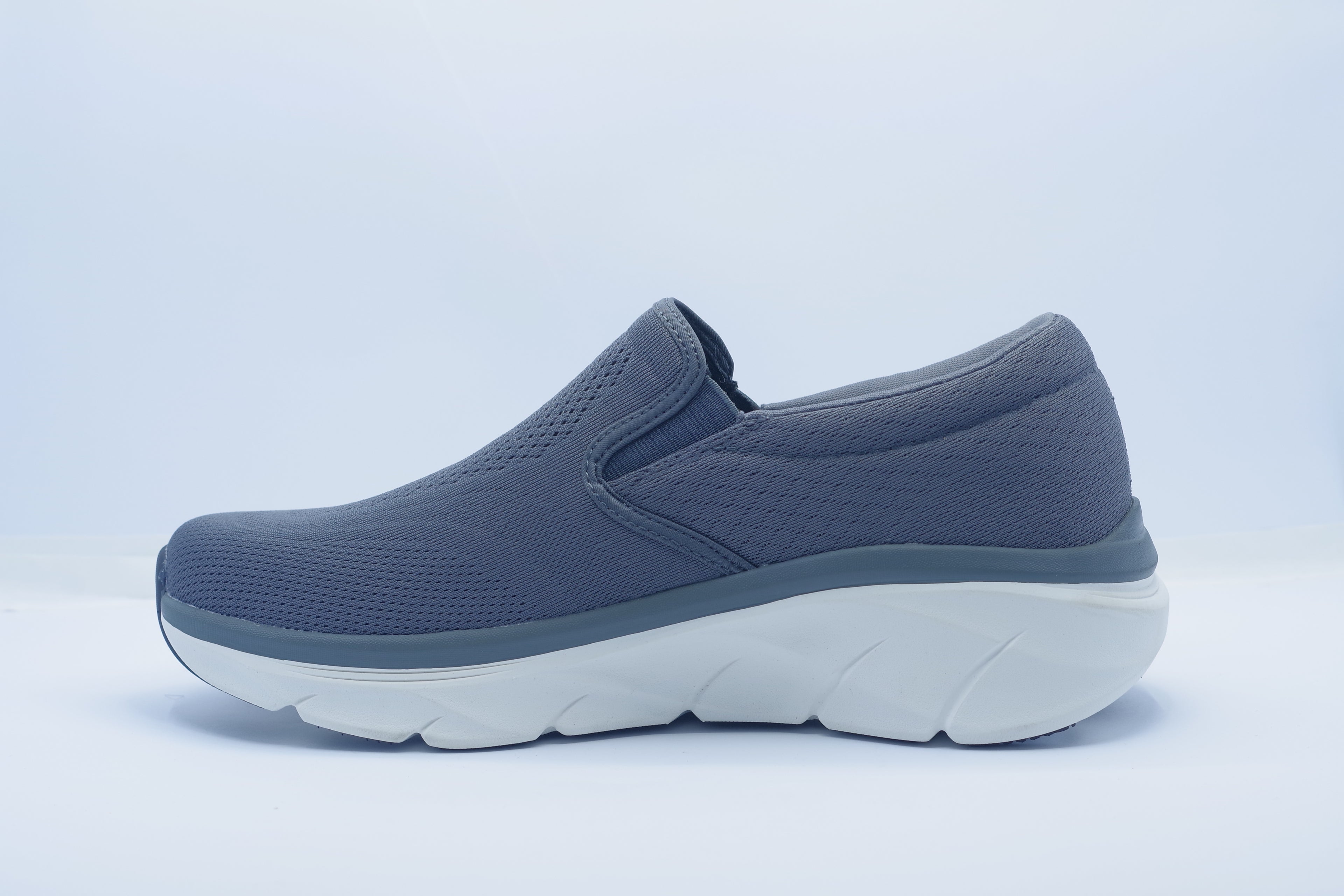 Skechers Men’s Relaxed Fit: D’Lux Walker 2.0 – Denmor