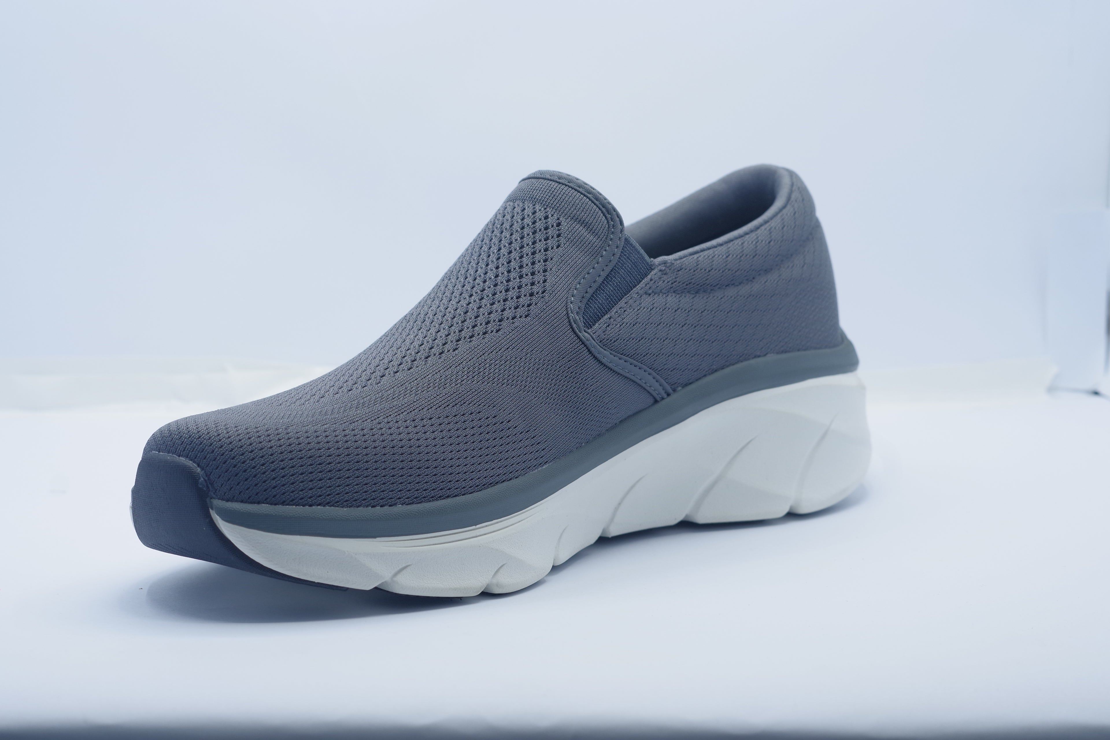 Skechers Men’s Relaxed Fit: D’Lux Walker 2.0 – Denmor