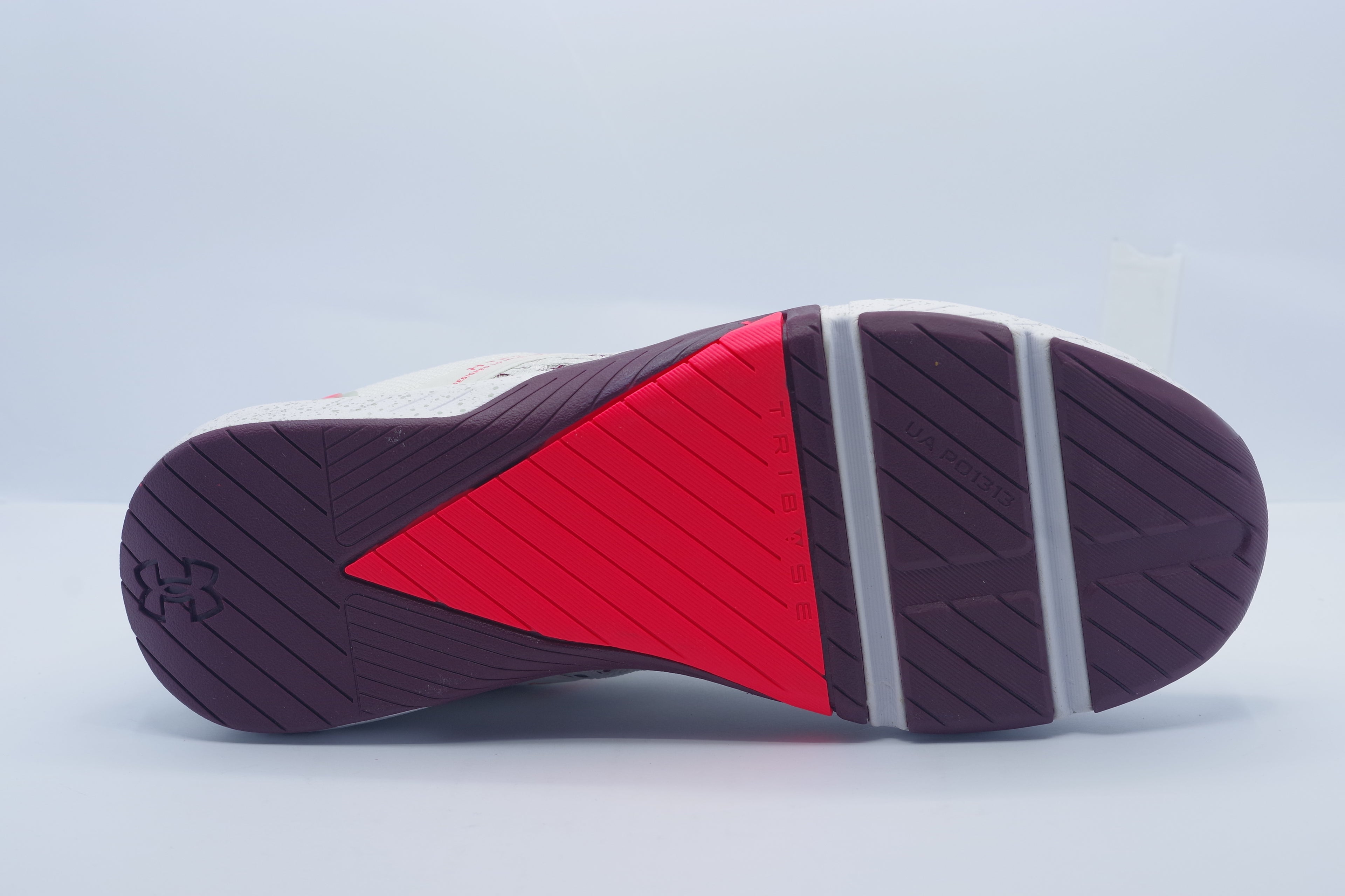 Under Armour Tribase Reign 5  ( 3026021-30)