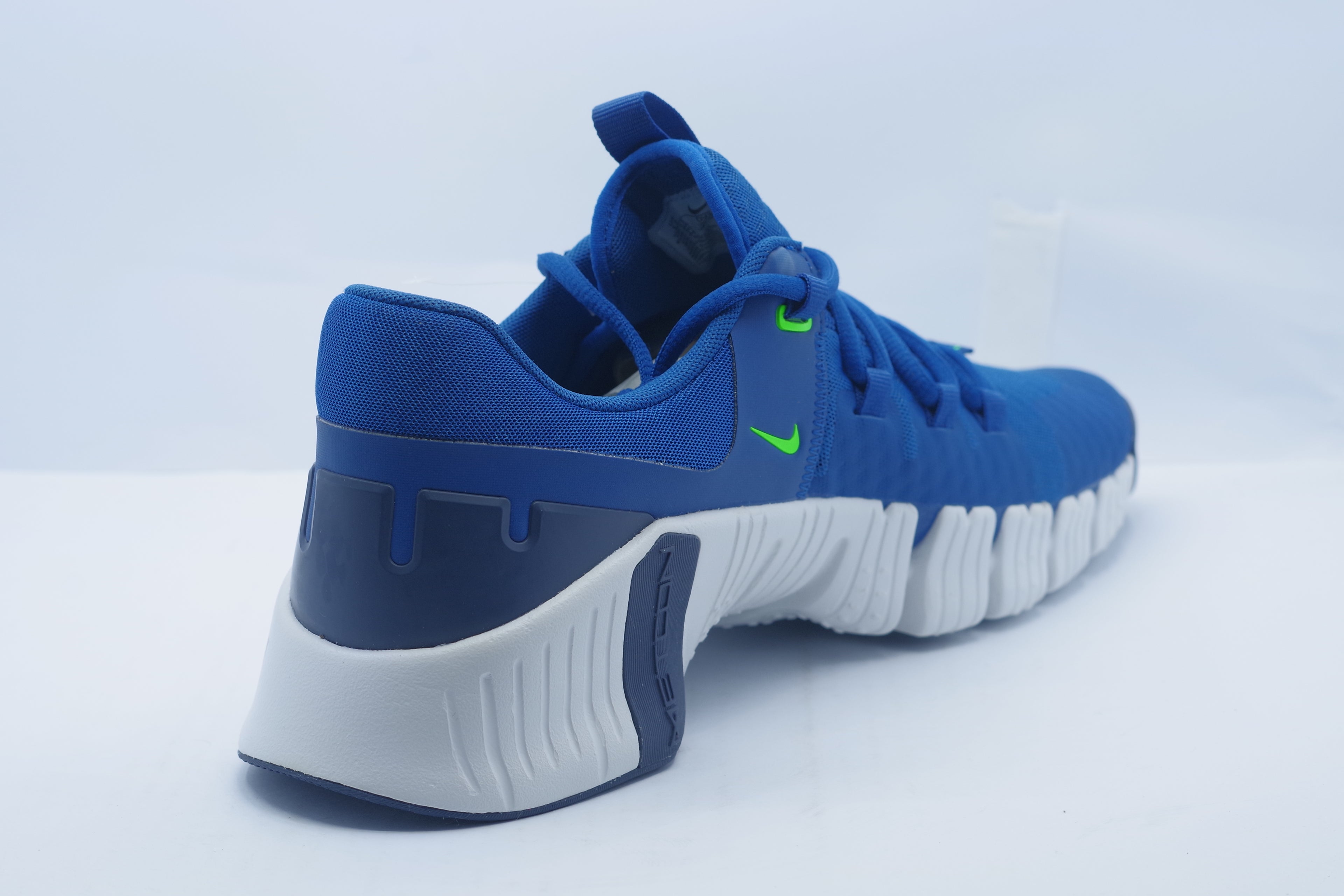 Nike Free Metcon 5 – Men’s Workout Shoes    (DV3949-401)