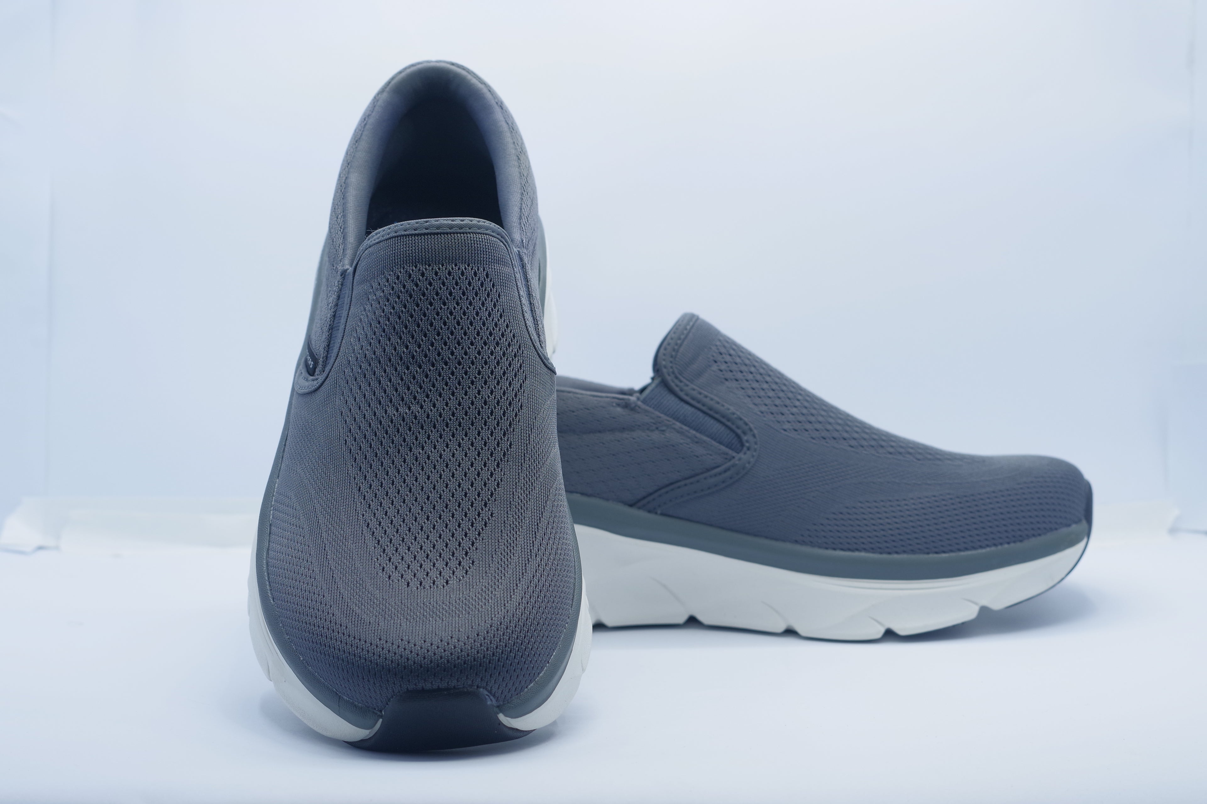 Skechers Men’s Relaxed Fit: D’Lux Walker 2.0 – Denmor