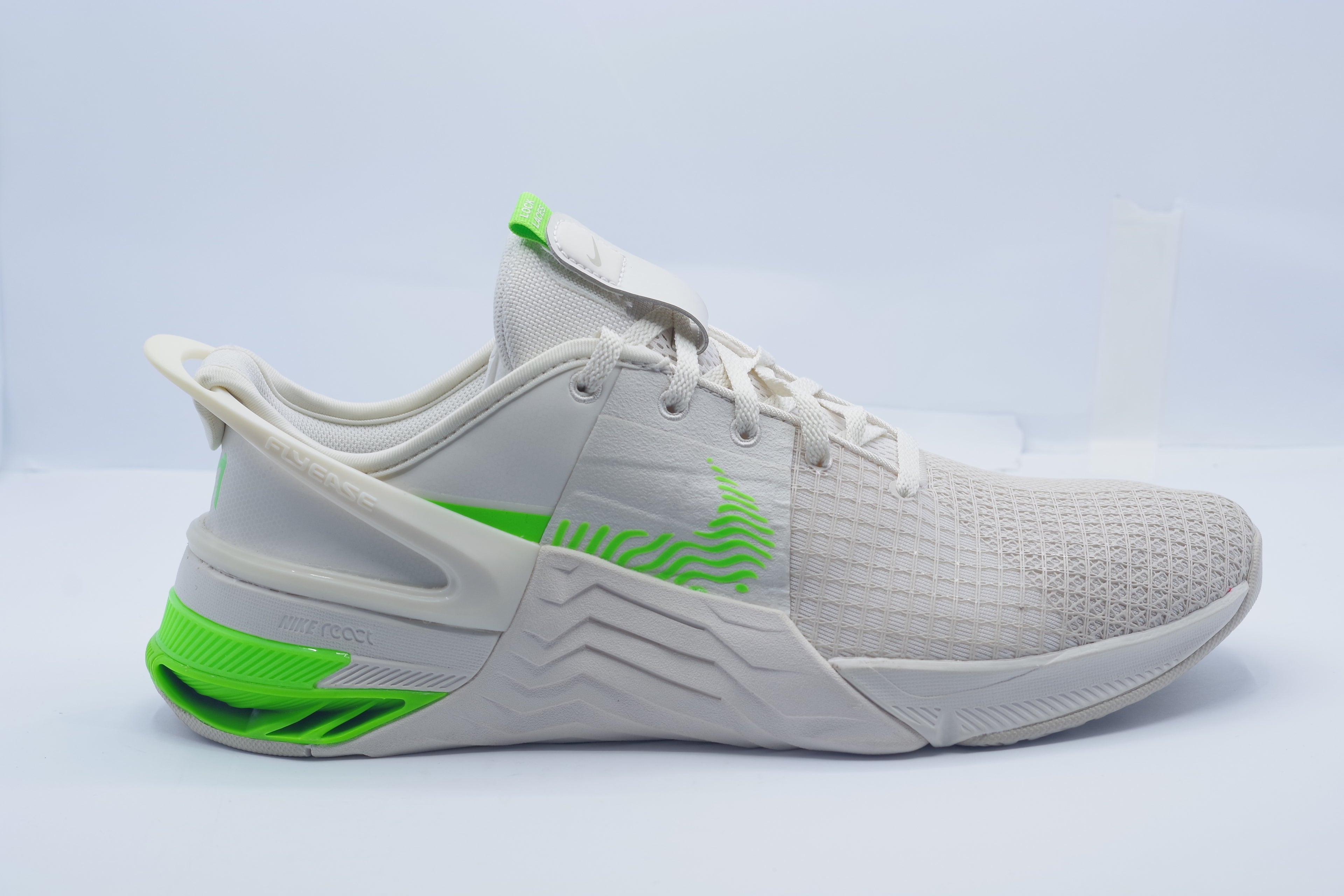 Nike Metcon 8 FlyEase     (DO9388-006)