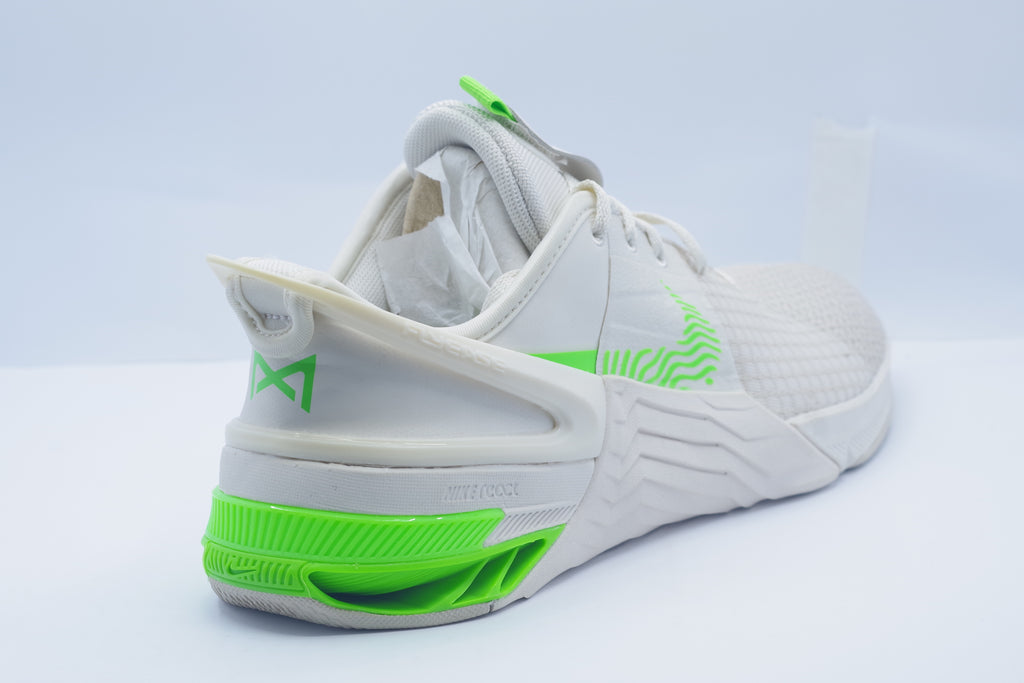 Nike Metcon 8 FlyEase     (DO9388-006)