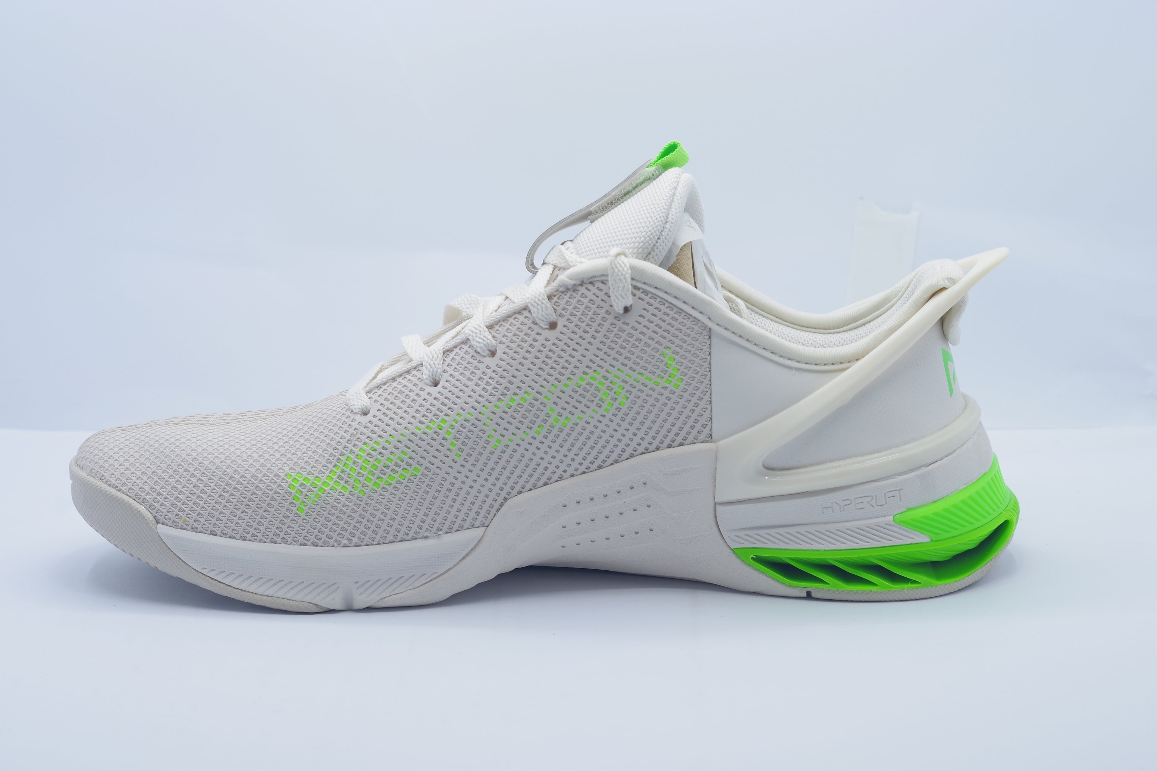 Nike Metcon 8 FlyEase     (DO9388-006)