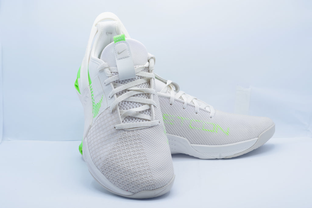 Nike Metcon 8 FlyEase     (DO9388-006)