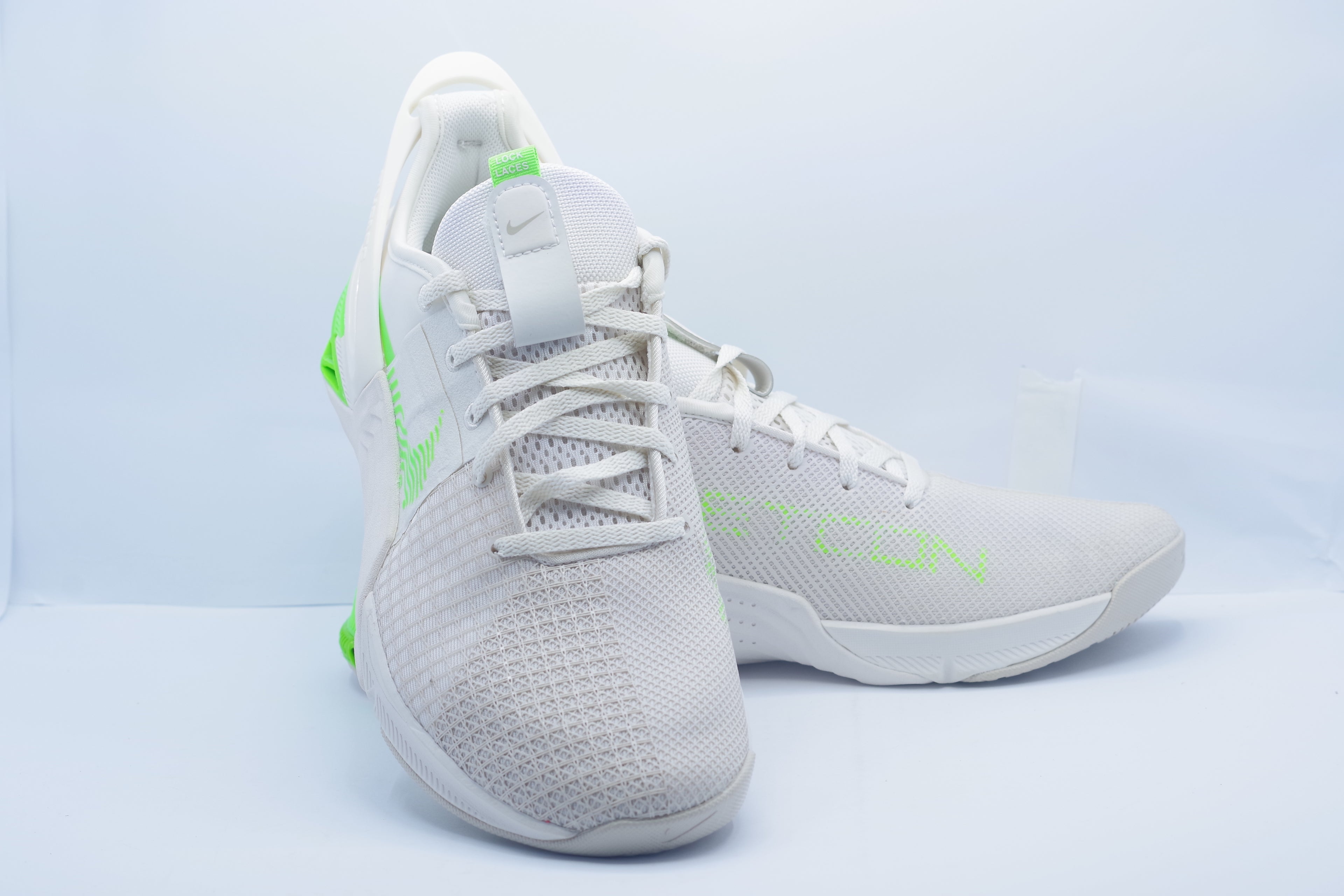 Nike Metcon 8 FlyEase     (DO9388-006)