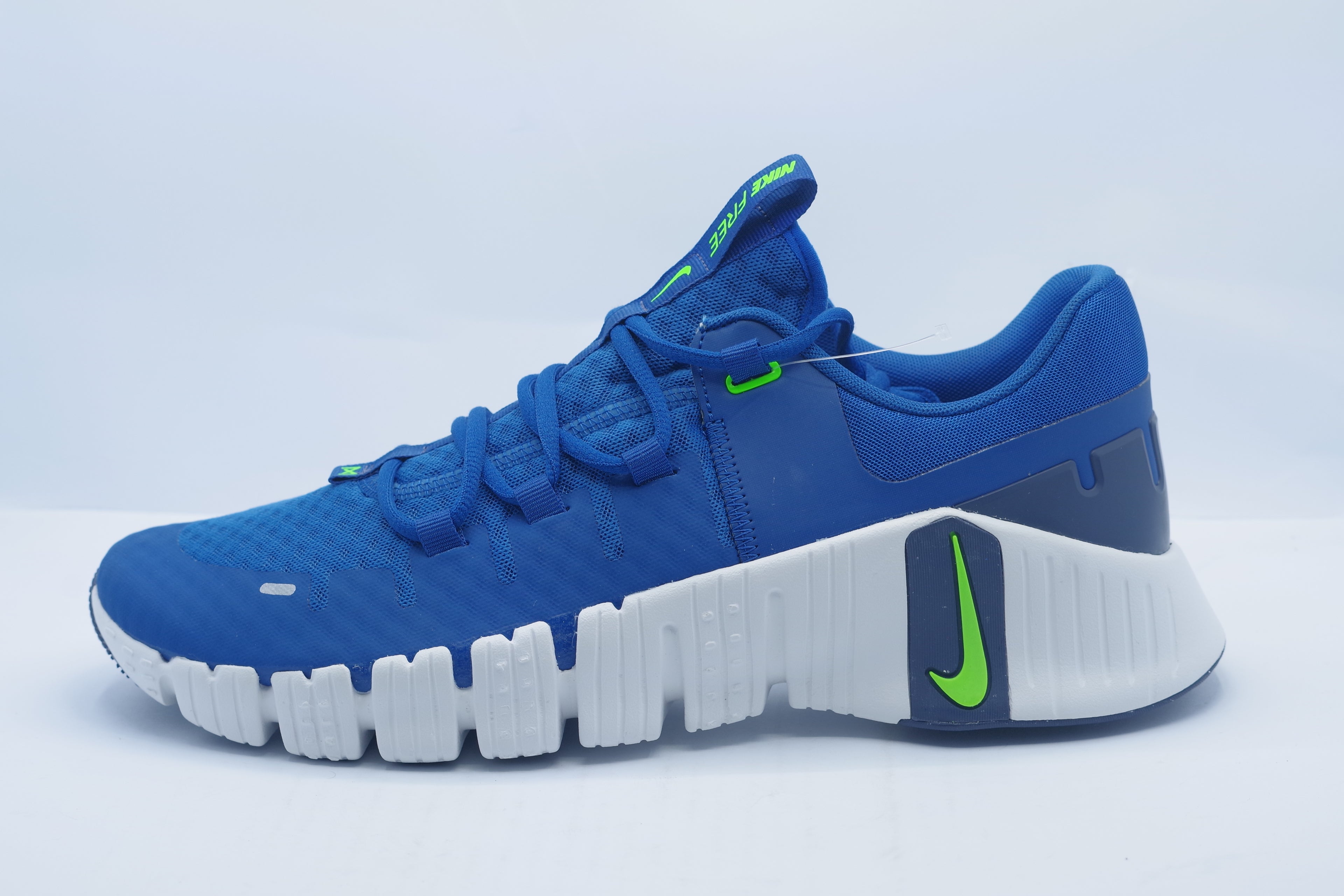 Nike Free Metcon 5 – Men’s Workout Shoes    (DV3949-401)