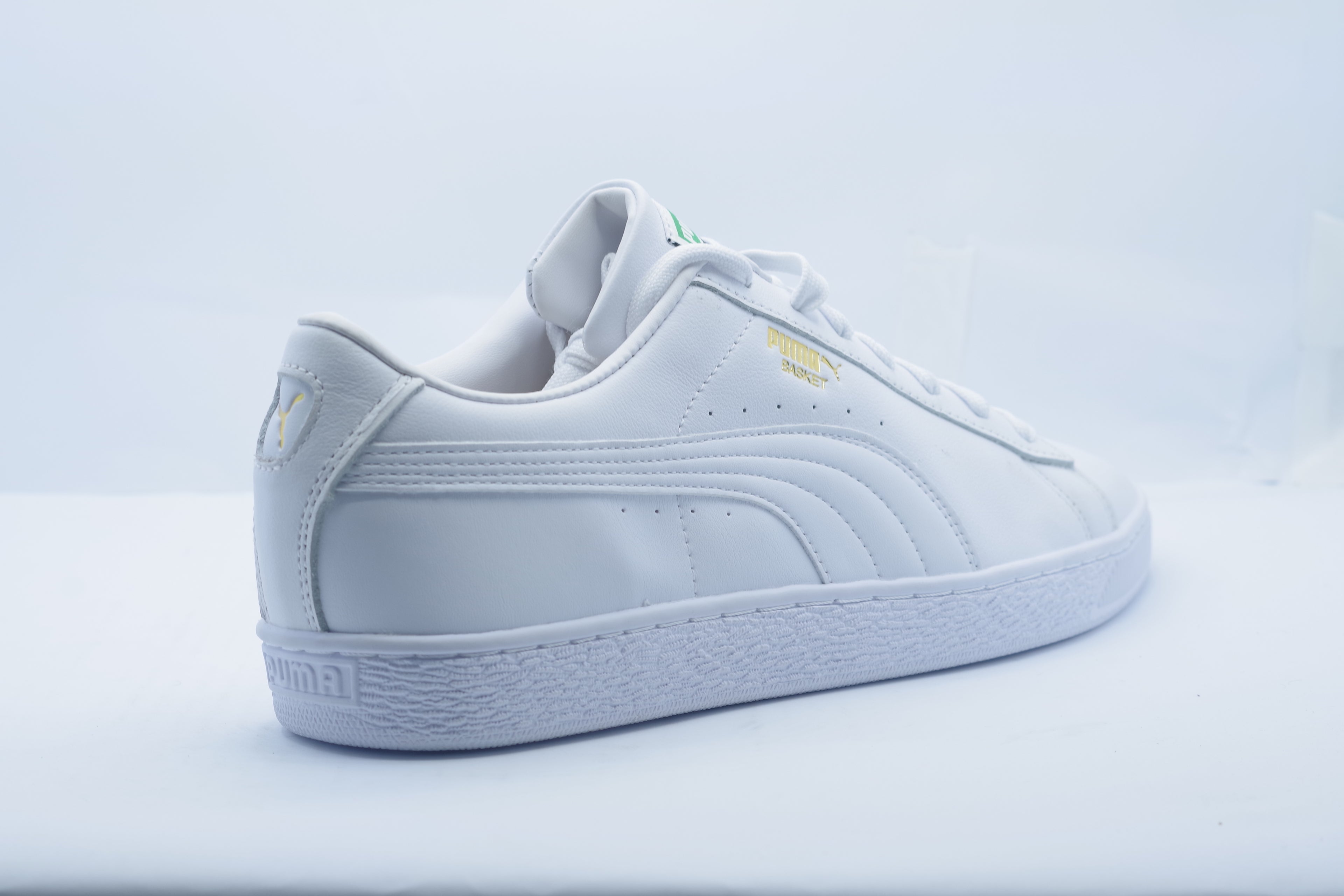 PUMA Basket Classic XXI Trainers – White     ( 374923-01)