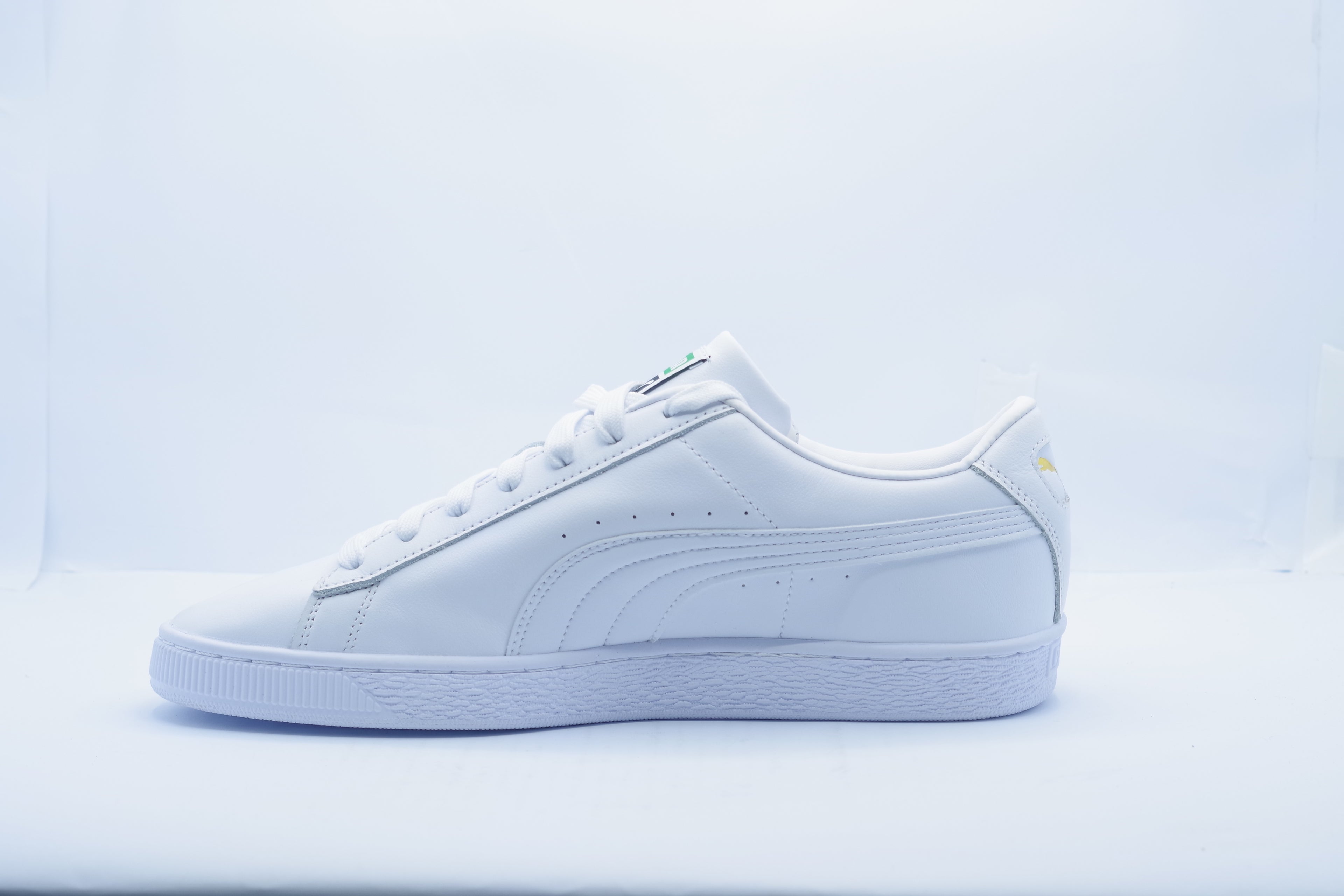 PUMA Basket Classic XXI Trainers – White     ( 374923-01)